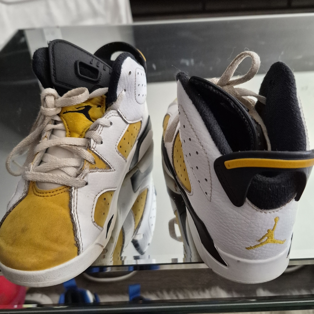 Jordan Kids Sneakers in White and Yellow